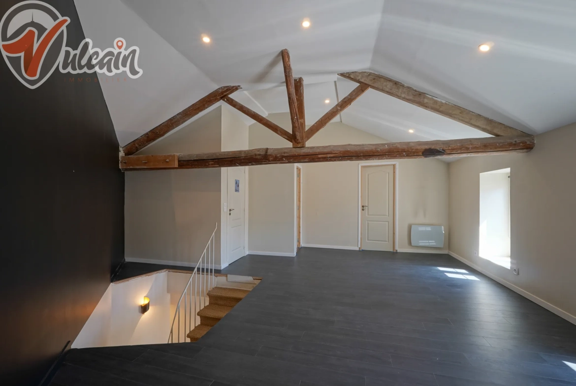 Grande maison de bourg lumineuse à Ludesse, 170 m² avec terrasse et garage 