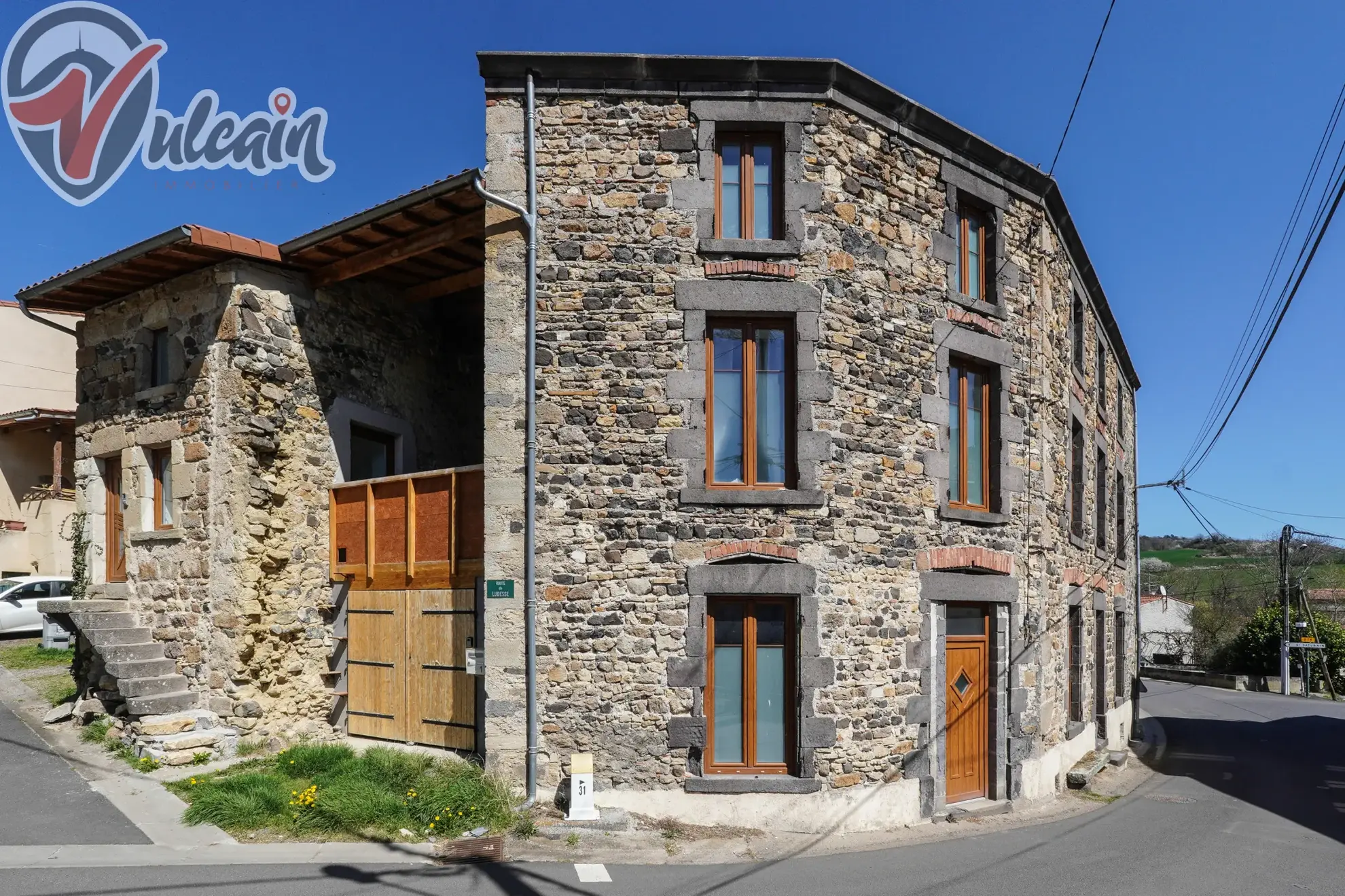 Grande maison de bourg lumineuse à Ludesse, 170 m² avec terrasse et garage 