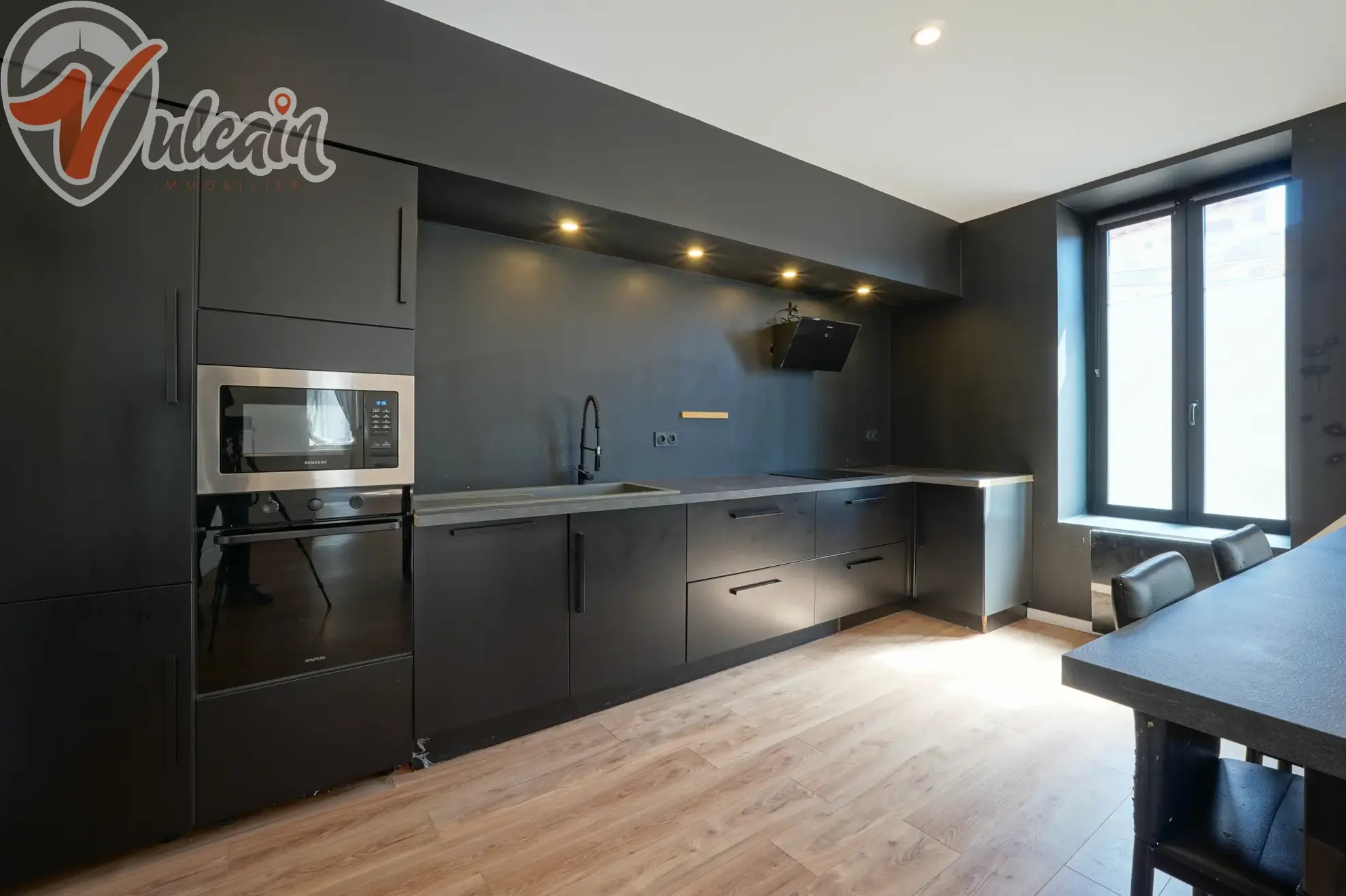 Grande maison de bourg lumineuse à Ludesse, 170 m² avec terrasse et garage 