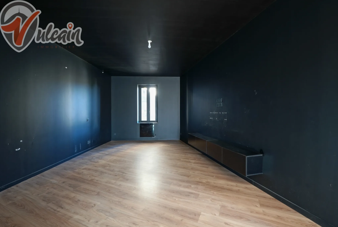 Grande maison de bourg lumineuse à Ludesse, 170 m² avec terrasse et garage 