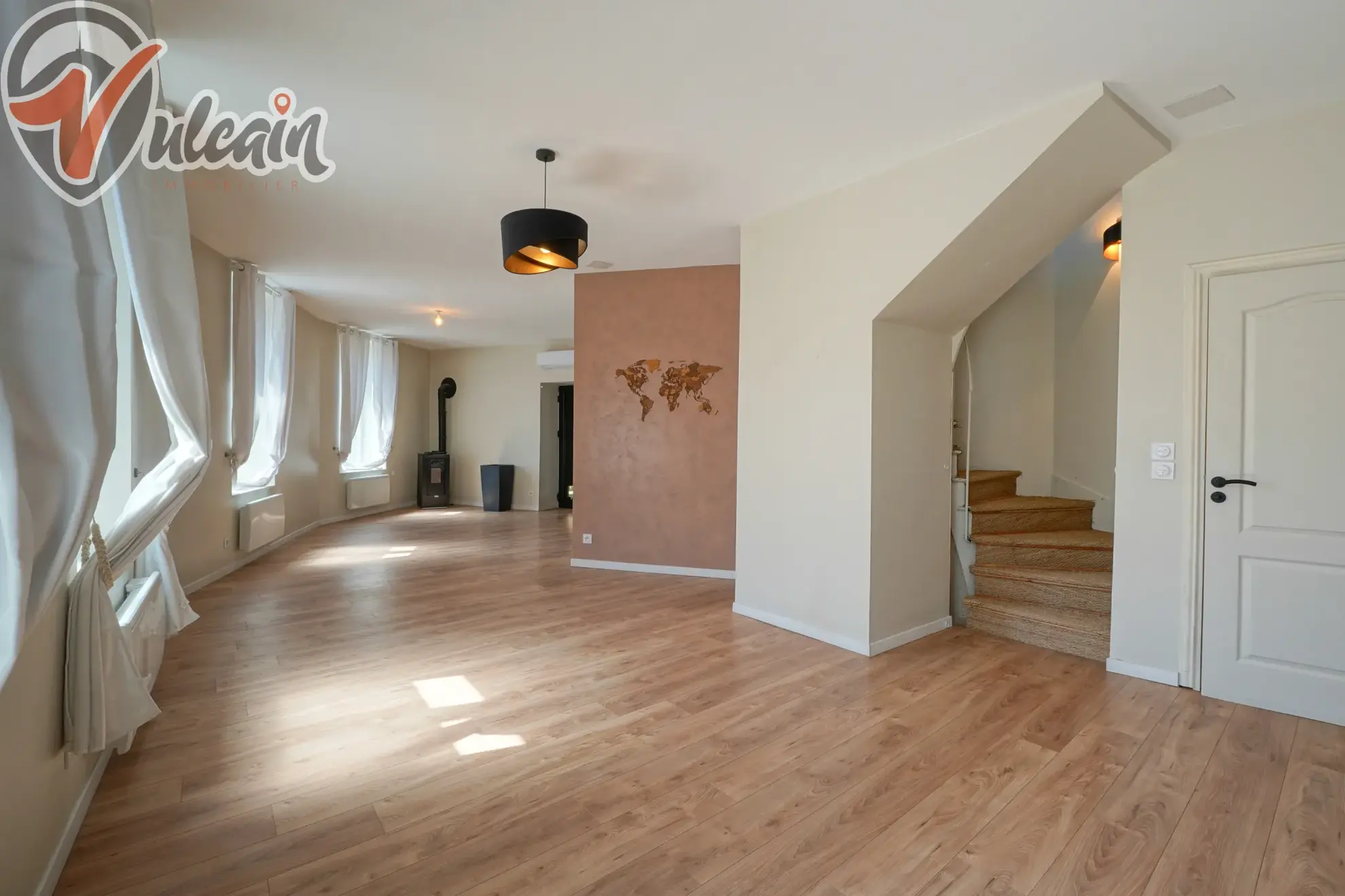 Grande maison de bourg lumineuse à Ludesse, 170 m² avec terrasse et garage 