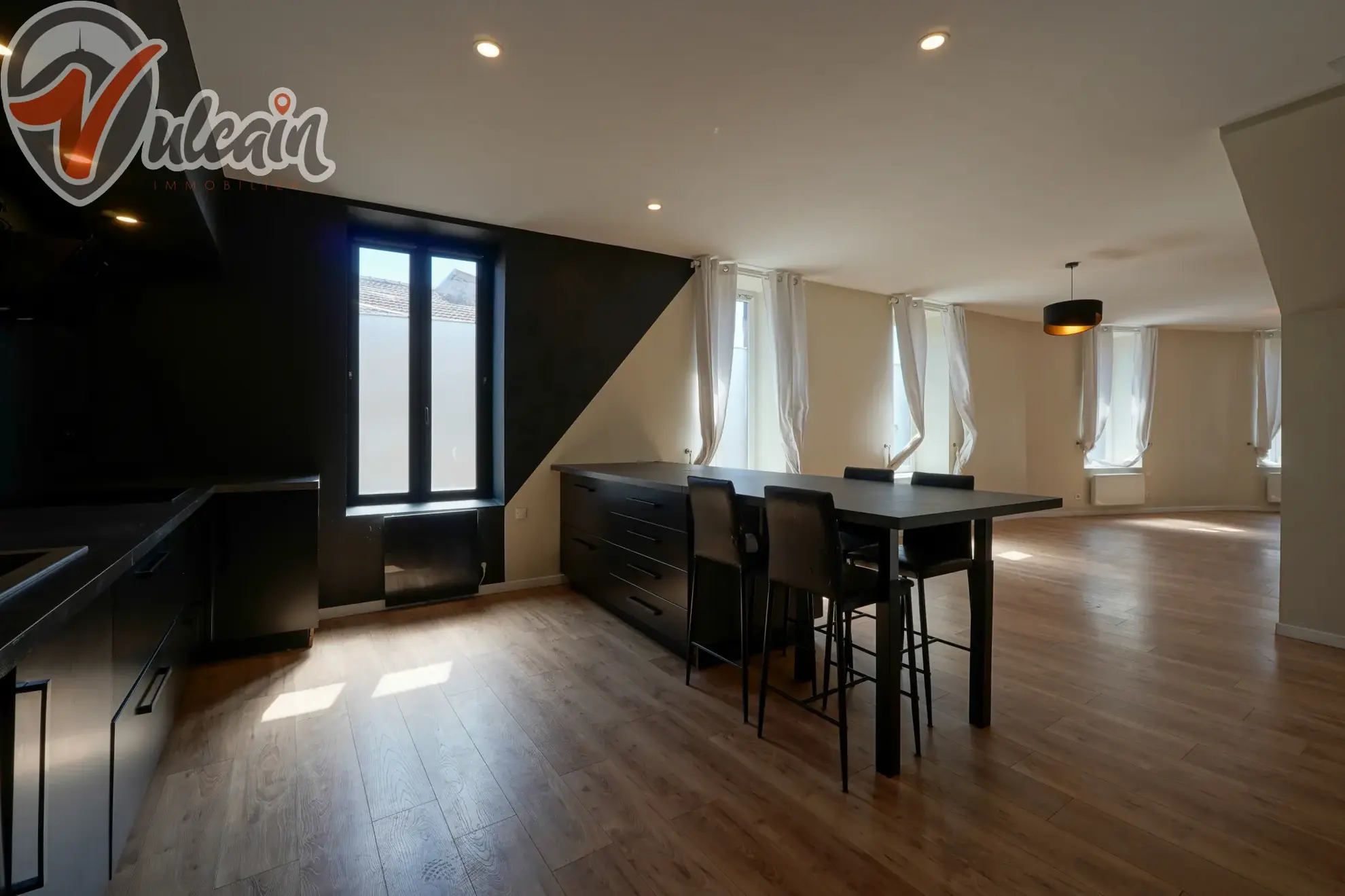Grande maison de bourg lumineuse à Ludesse, 170 m² avec terrasse et garage 
