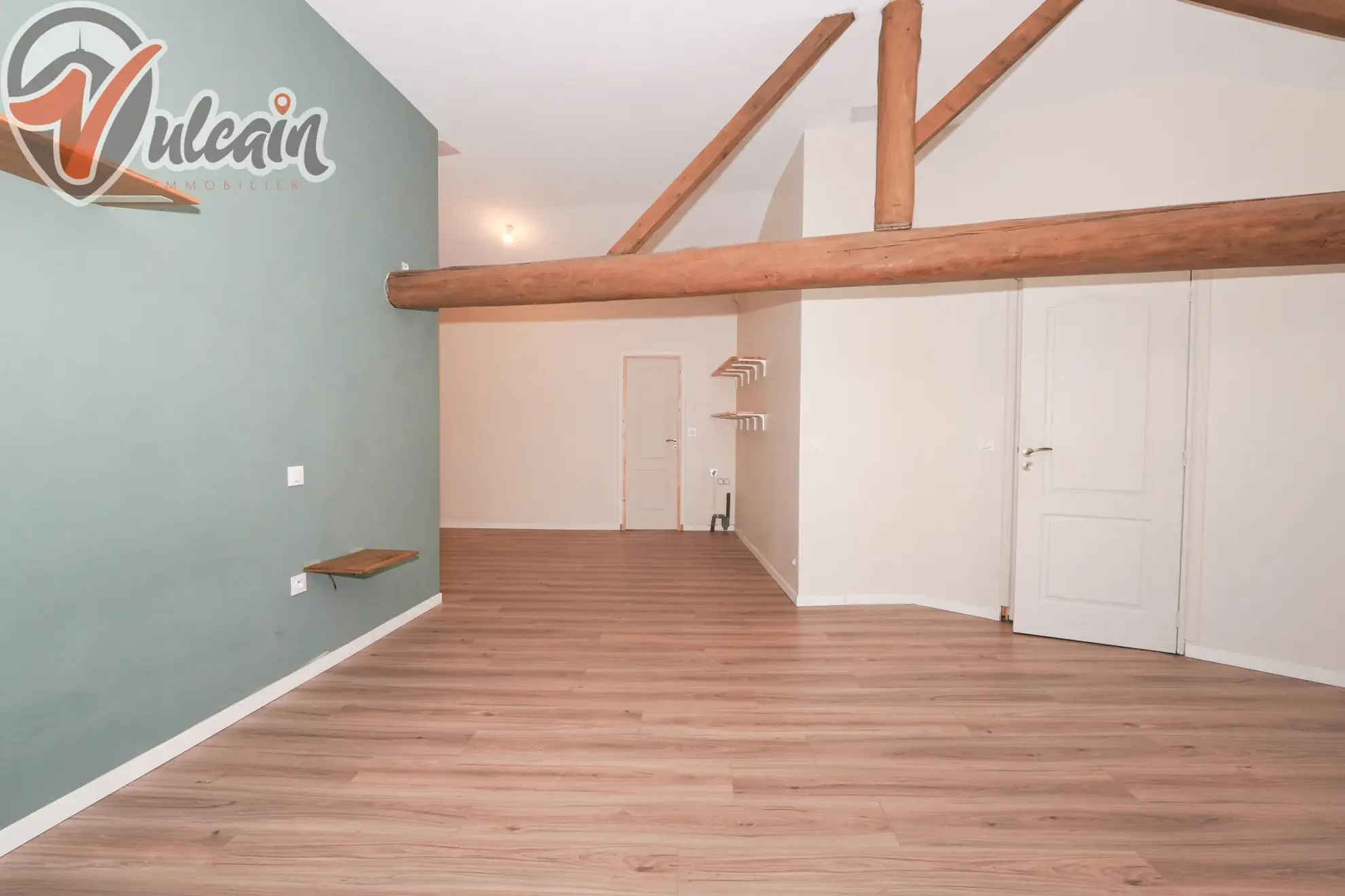 Grande maison de bourg lumineuse à Ludesse, 170 m² avec terrasse et garage 