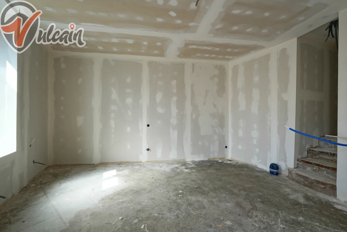 Grande maison de bourg lumineuse à Ludesse, 170 m² avec terrasse et garage 