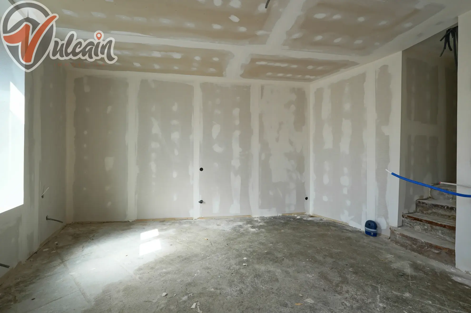 Grande maison de bourg lumineuse à Ludesse, 170 m² avec terrasse et garage 