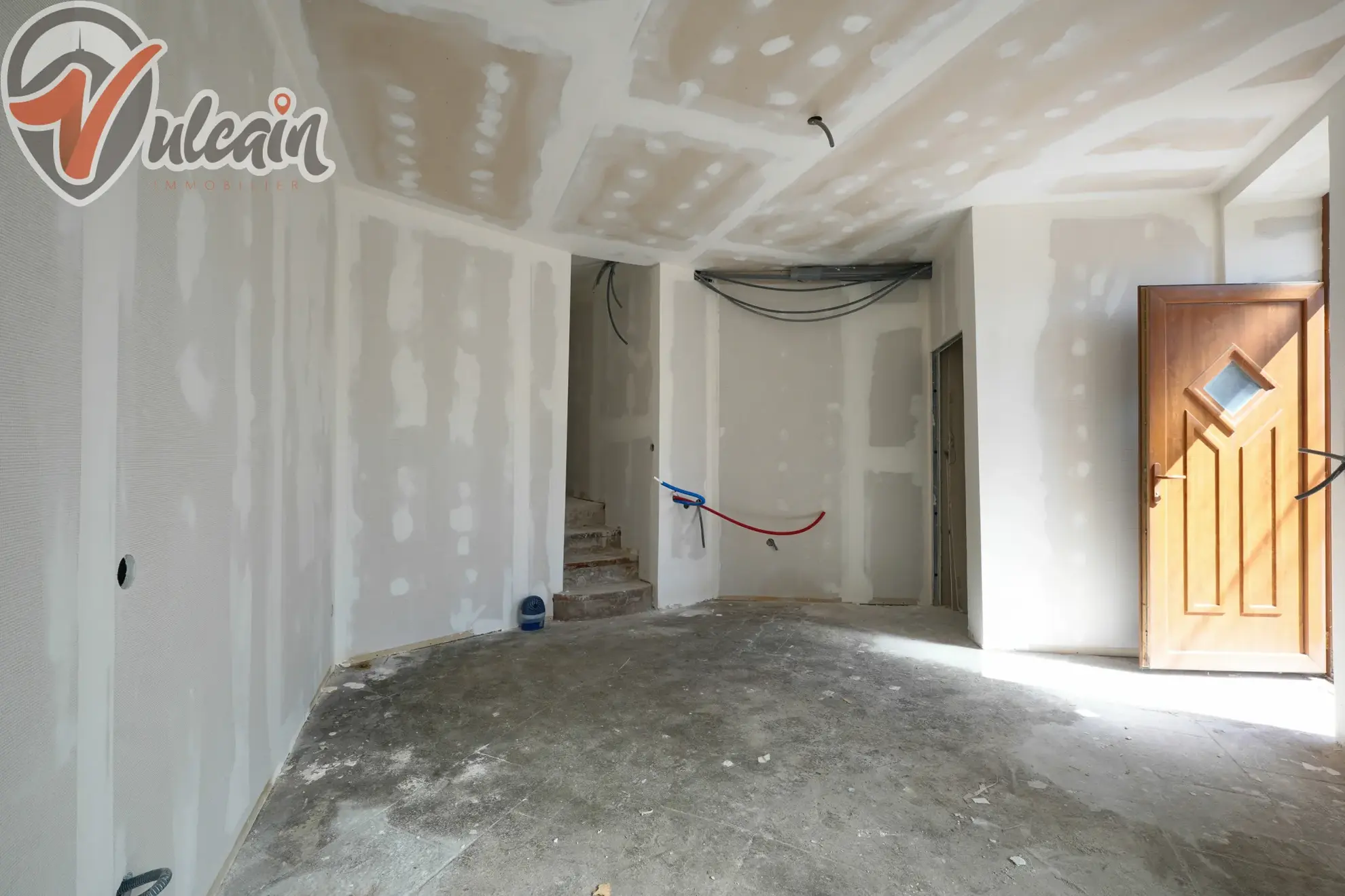 Grande maison de bourg lumineuse à Ludesse, 170 m² avec terrasse et garage 