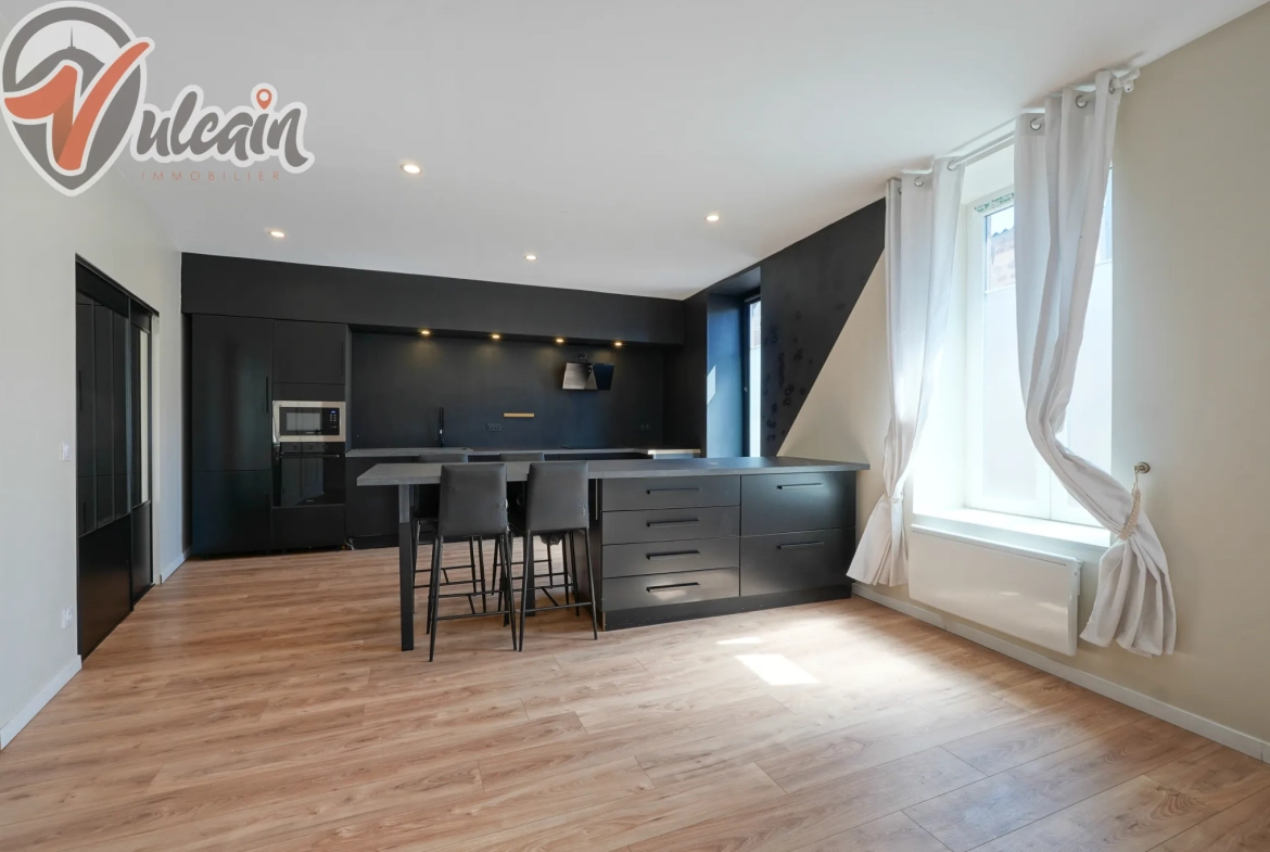 Grande maison de bourg lumineuse à Ludesse, 170 m² avec terrasse et garage 