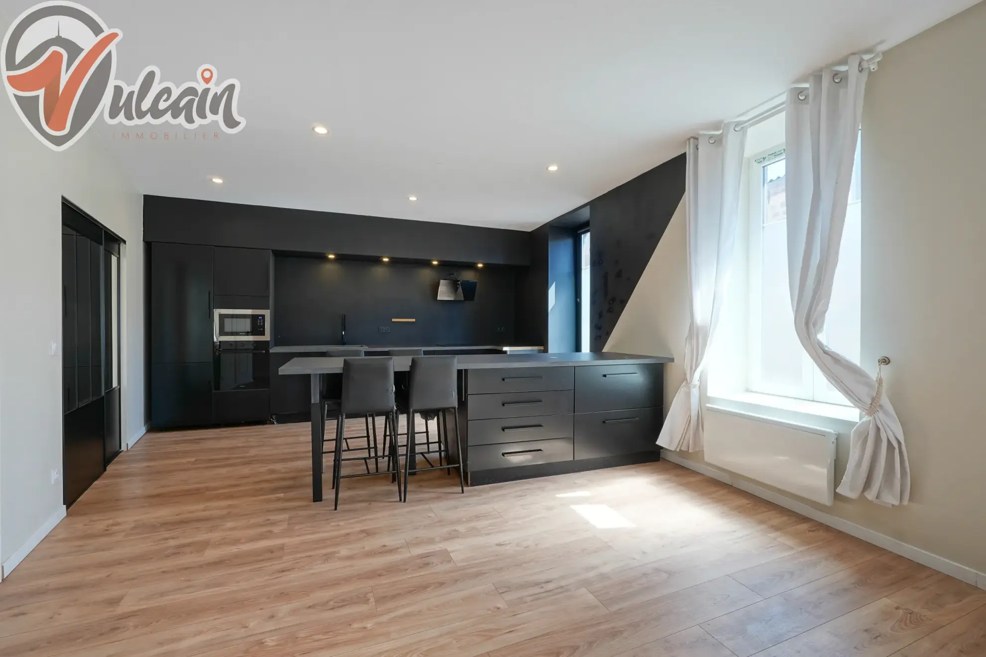 Grande maison de bourg lumineuse à Ludesse, 170 m² avec terrasse et garage 