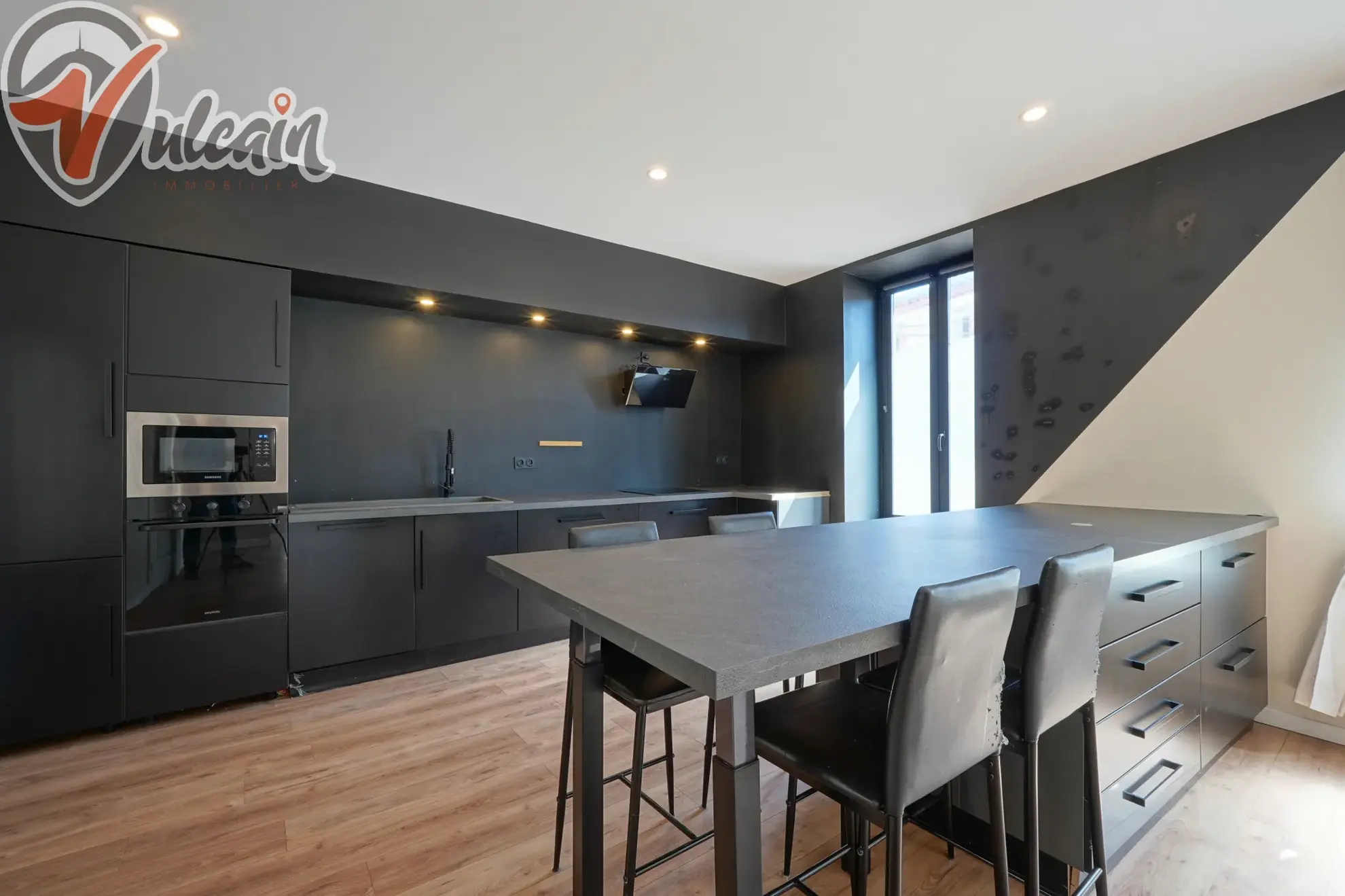 Grande maison de bourg lumineuse à Ludesse, 170 m² avec terrasse et garage 