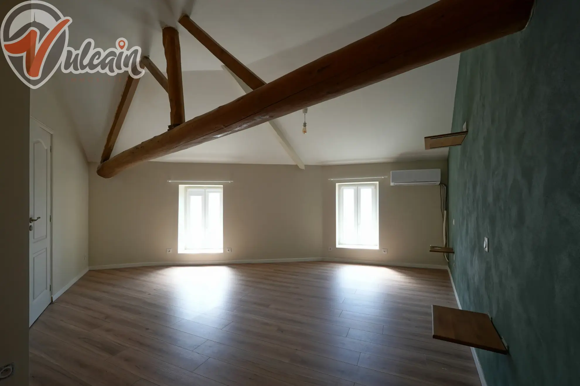 Grande maison de bourg lumineuse à Ludesse, 170 m² avec terrasse et garage 