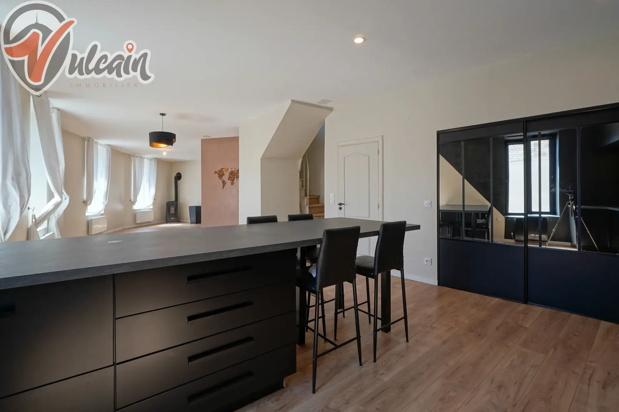 Grande maison de bourg lumineuse à Ludesse, 170 m² avec terrasse et garage 