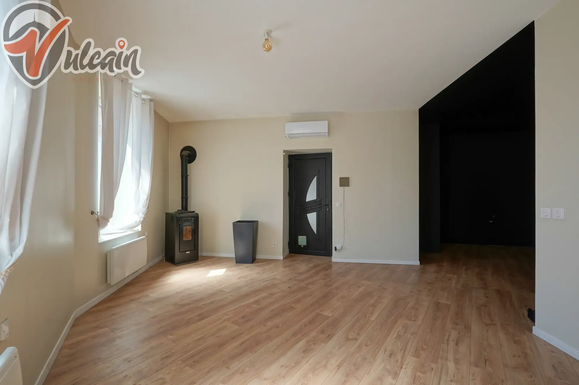 Grande maison de bourg lumineuse à Ludesse, 170 m² avec terrasse et garage 