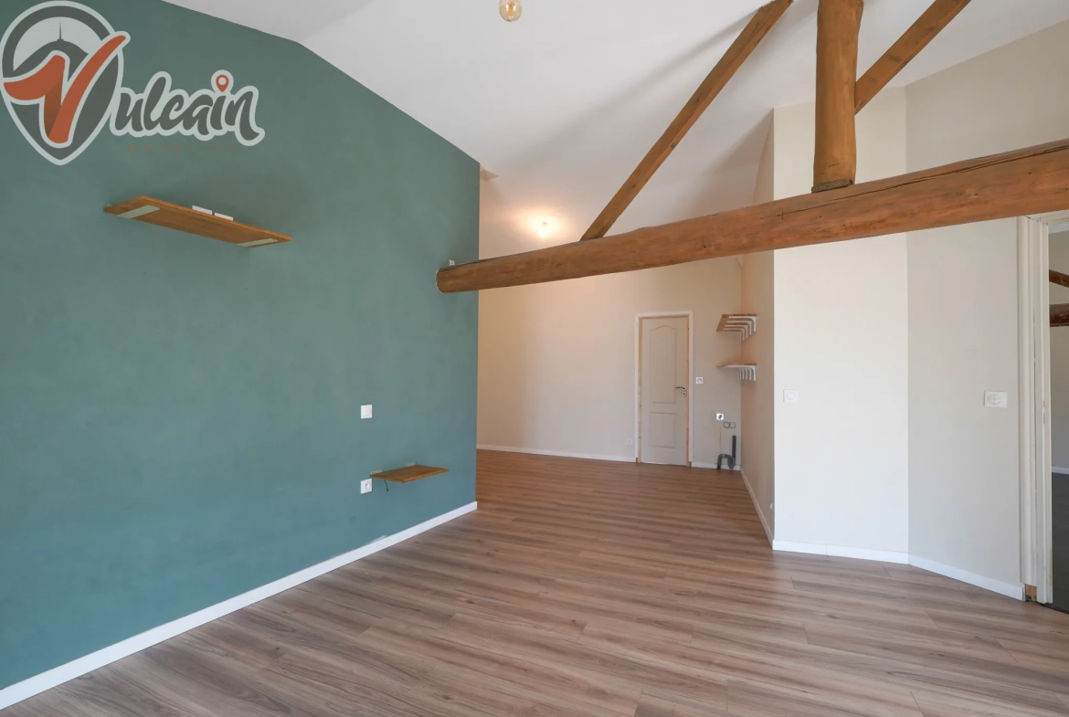Grande maison de bourg lumineuse à Ludesse, 170 m² avec terrasse et garage 