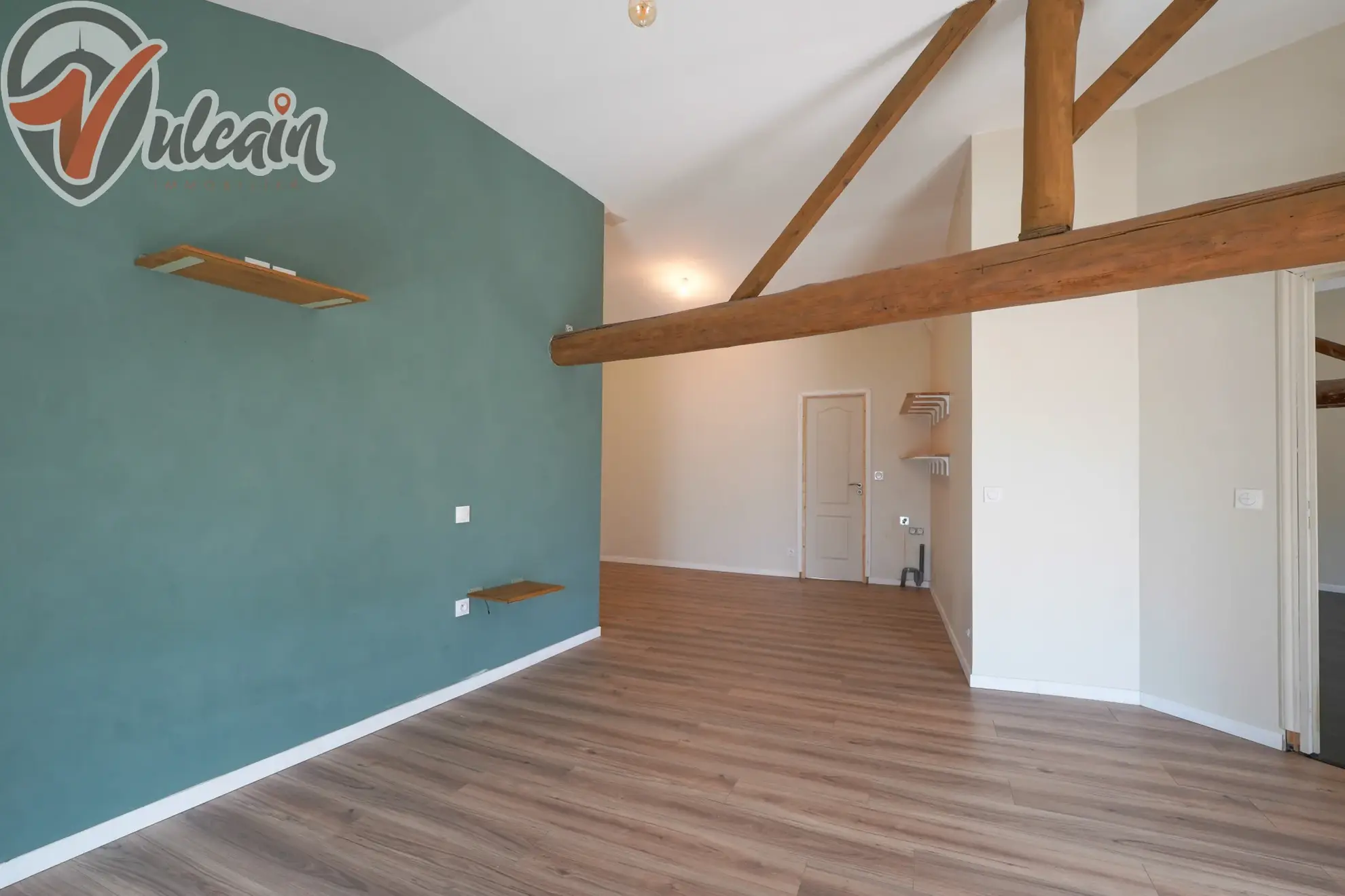 Grande maison de bourg lumineuse à Ludesse, 170 m² avec terrasse et garage 