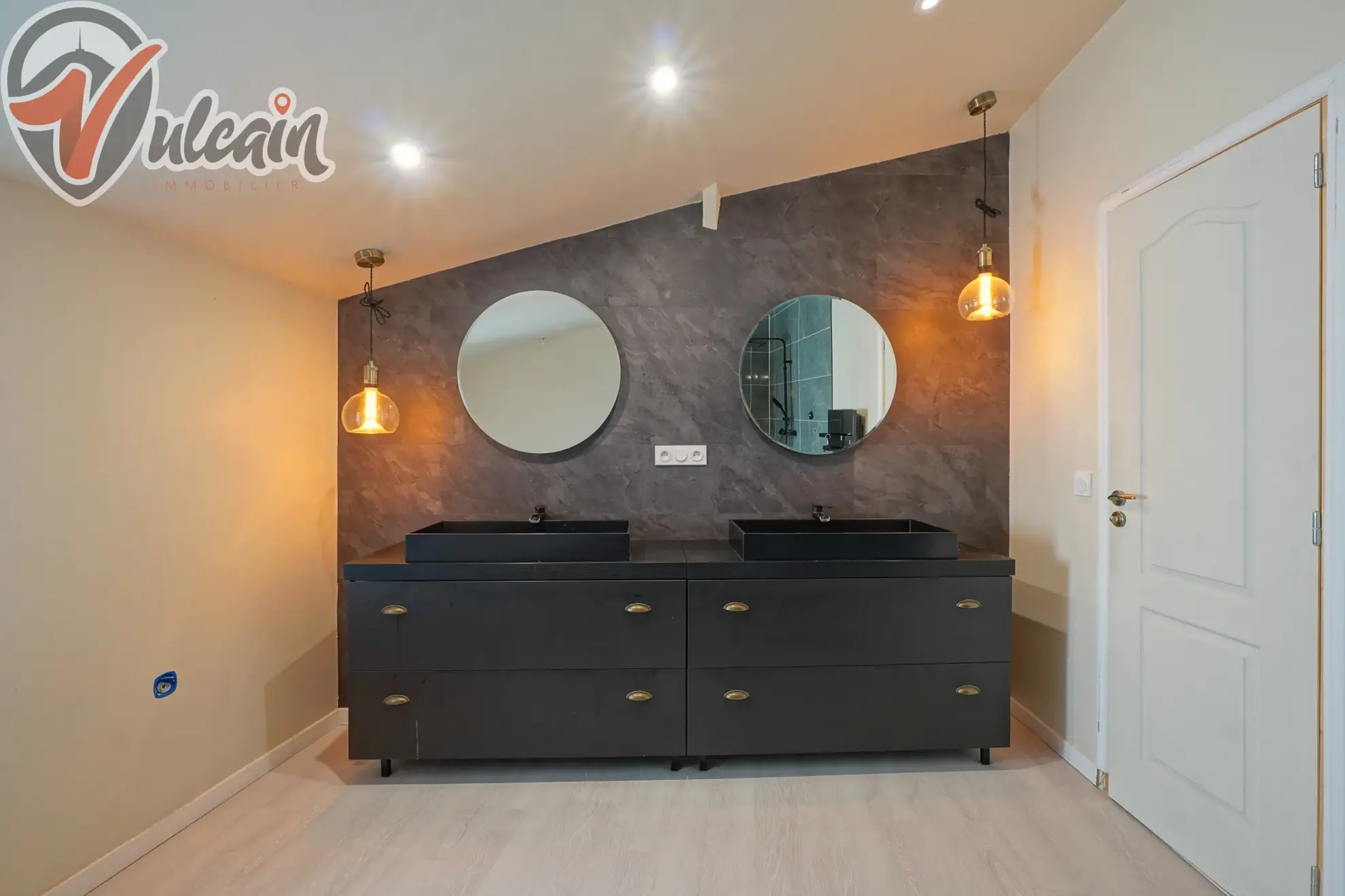 Grande maison de bourg lumineuse à Ludesse, 170 m² avec terrasse et garage 