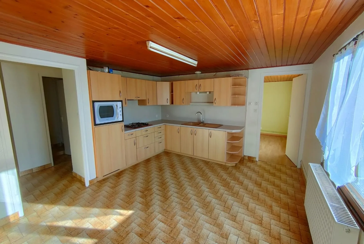 Maison à vendre à La Chapelle Launay avec grand terrain et potentiel d'aménagement 