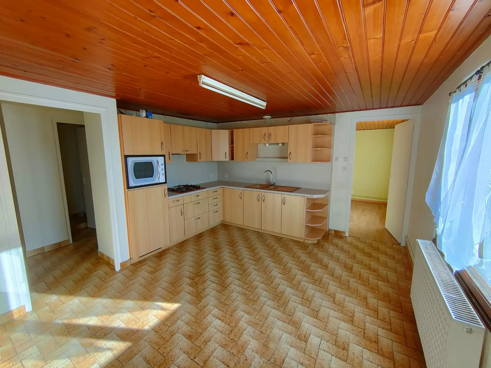 Maison à vendre à La Chapelle Launay avec grand terrain et potentiel d'aménagement 