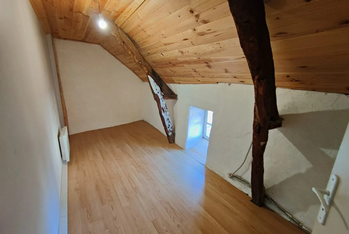 Maison à vendre à La Chapelle Launay avec grand terrain et potentiel d'aménagement 