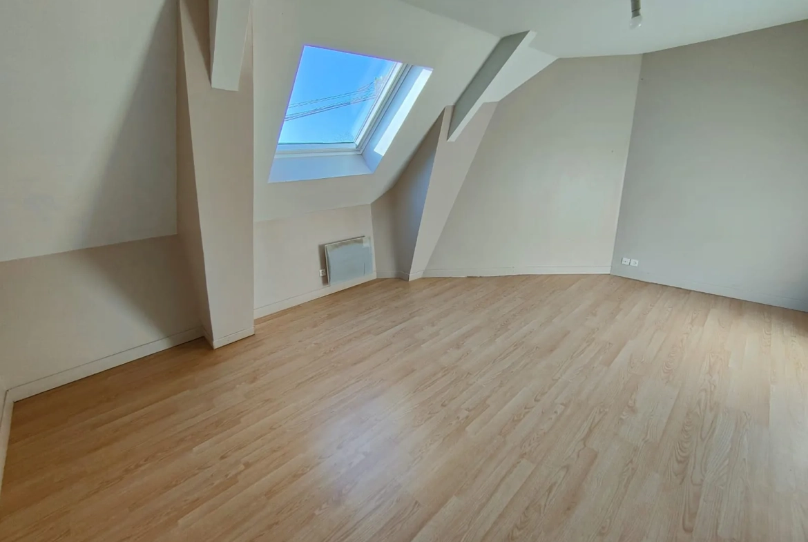 Maison à vendre à La Chapelle Launay avec grand terrain et potentiel d'aménagement 