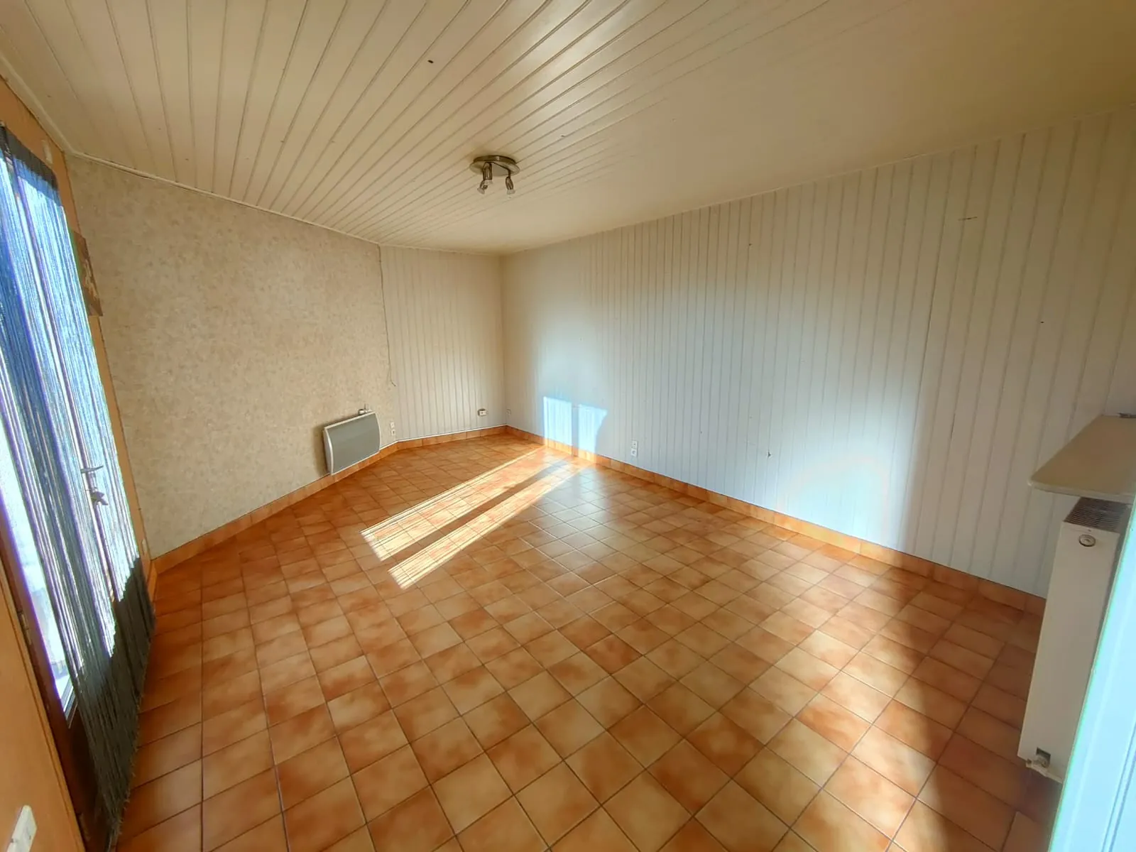 Maison à vendre à La Chapelle Launay avec grand terrain et potentiel d'aménagement 