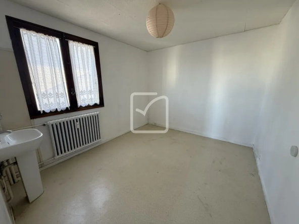 Appartement de 90 m² à Poitiers, proche gare et centre-ville avec 3 chambres à vendre 