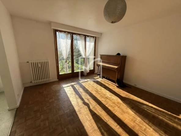 Appartement de 90 m² à Poitiers, proche gare et centre-ville avec 3 chambres à vendre 
