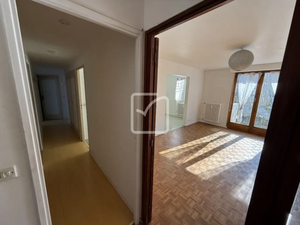 Appartement de 90 m² à Poitiers, proche gare et centre-ville avec 3 chambres à vendre