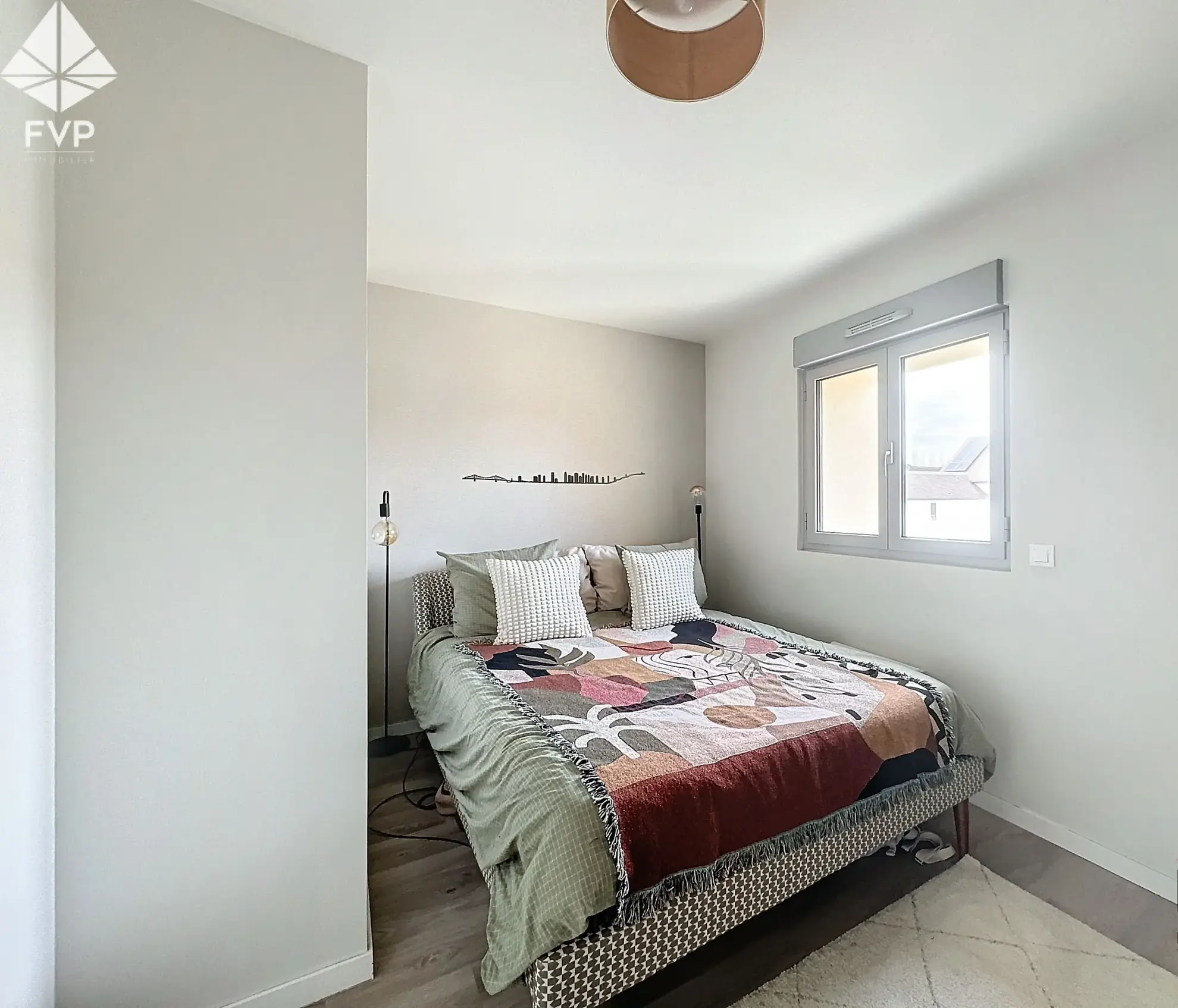 Maison moderne avec jardin à Marolles-en-Hurepoix – 2 chambres, parking privé 