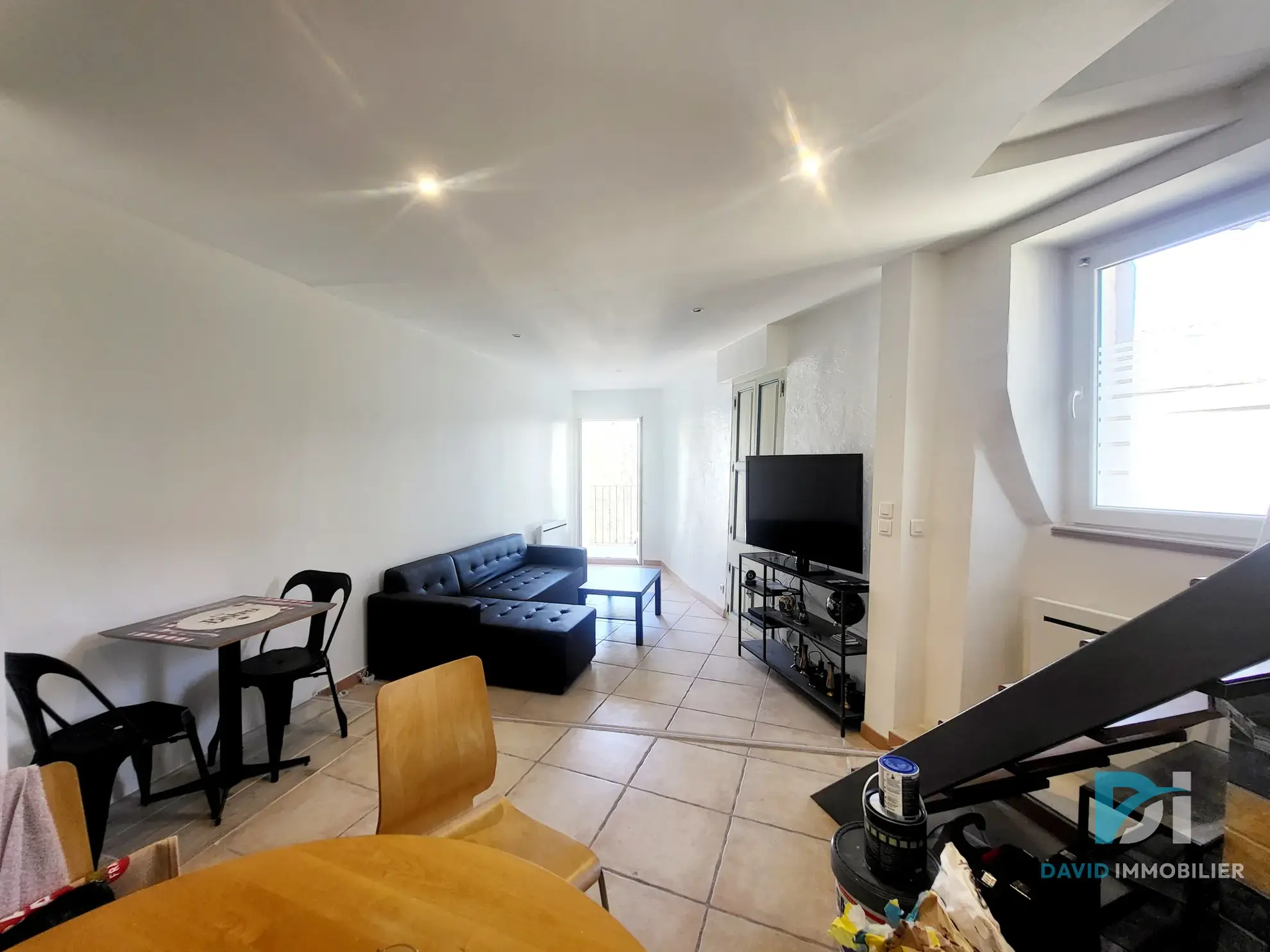 Maison de ville à Magalas avec cave et 2 chambres, parfait investissement immobilier 