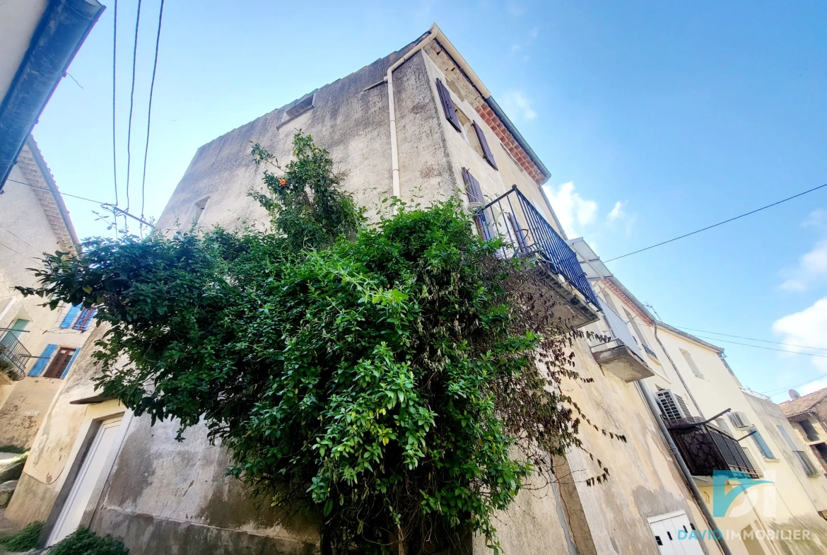 Maison de ville à Magalas avec cave et 2 chambres, parfait investissement immobilier 