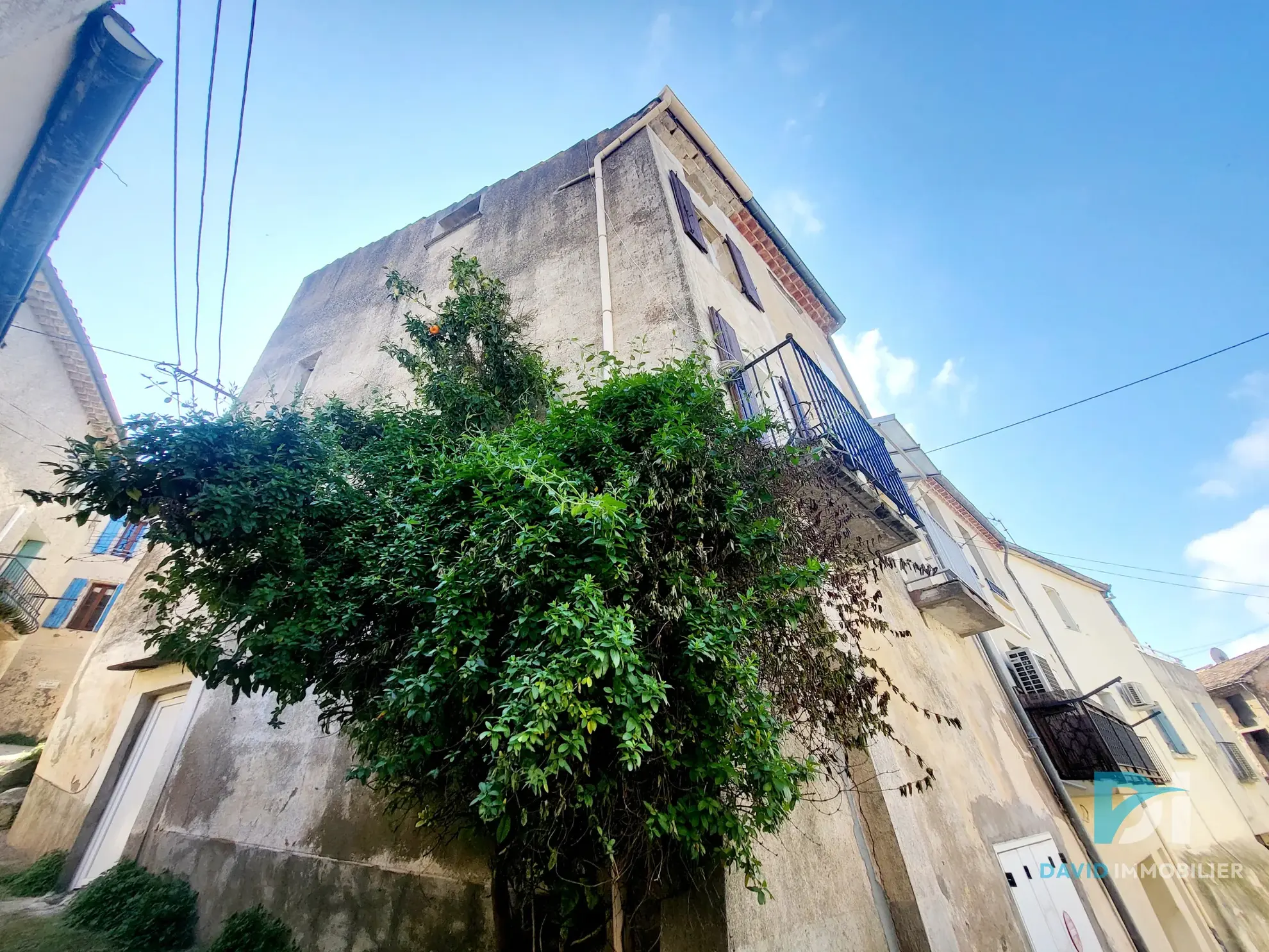 Maison de ville à Magalas avec cave et 2 chambres, parfait investissement immobilier 