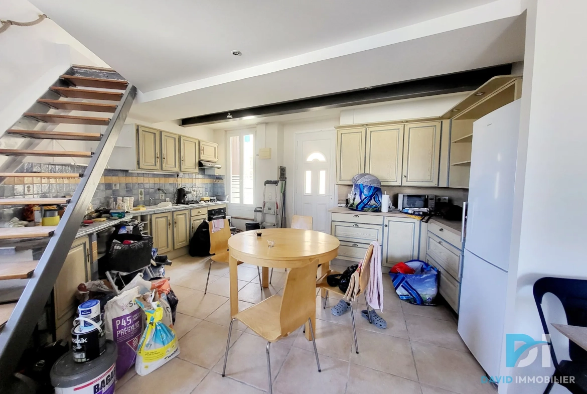 Maison de ville à Magalas avec cave et 2 chambres, parfait investissement immobilier 