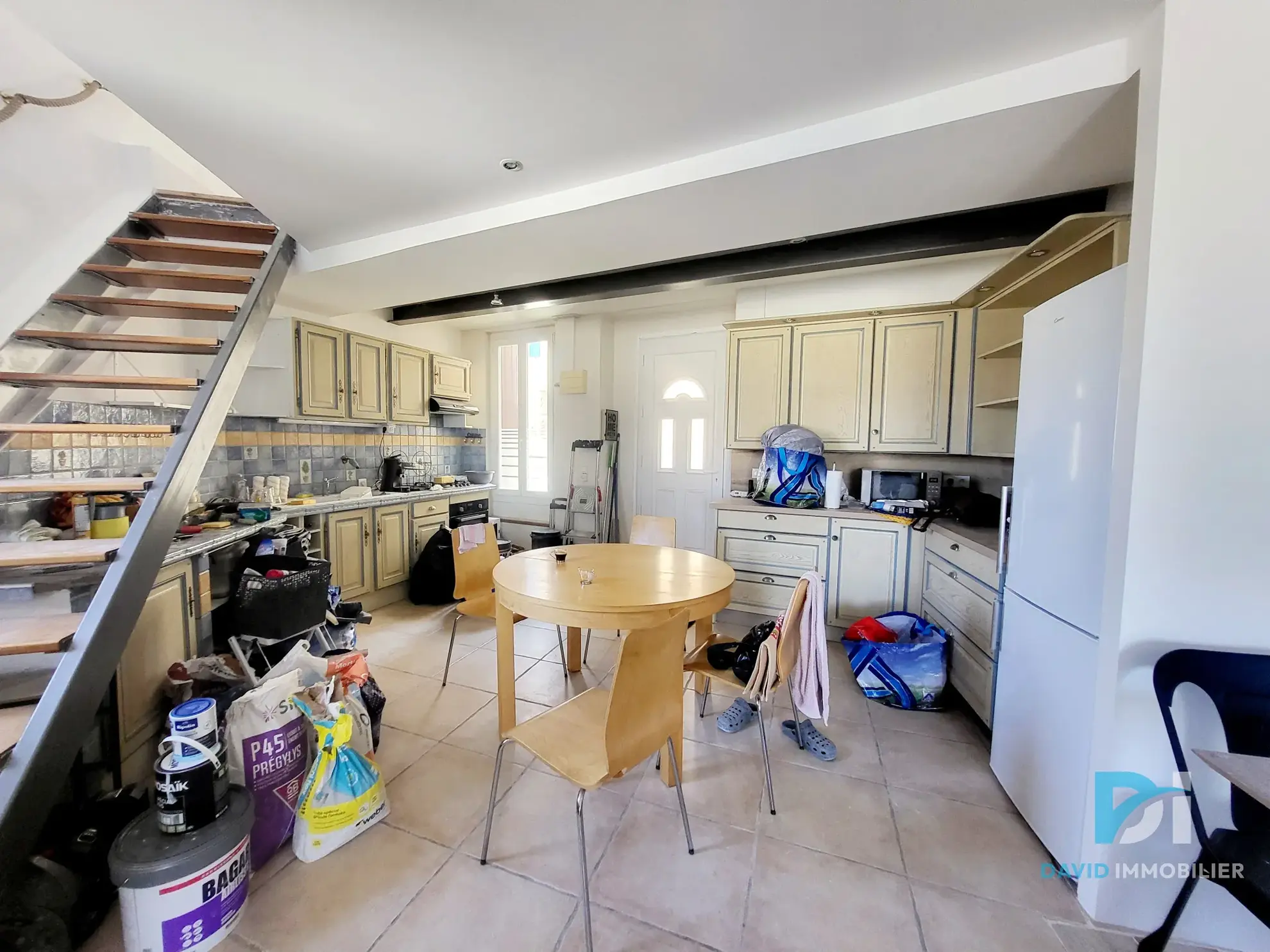 Maison de ville à Magalas avec cave et 2 chambres, parfait investissement immobilier 