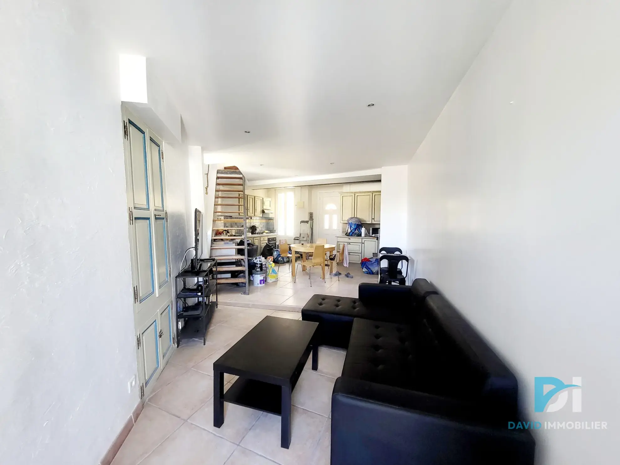 Maison de ville à Magalas avec cave et 2 chambres, parfait investissement immobilier 