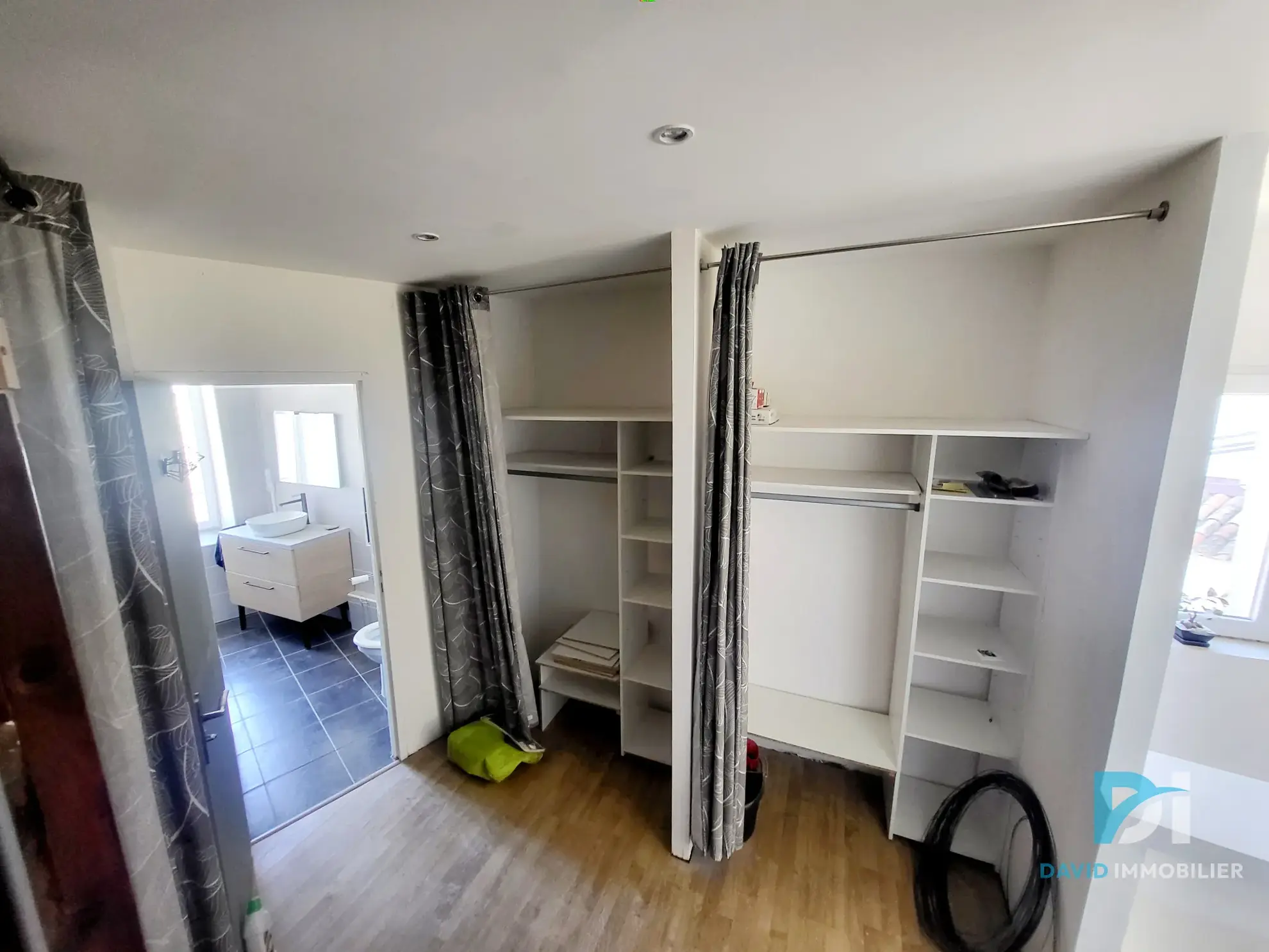 Maison de ville à Magalas avec cave et 2 chambres, parfait investissement immobilier 