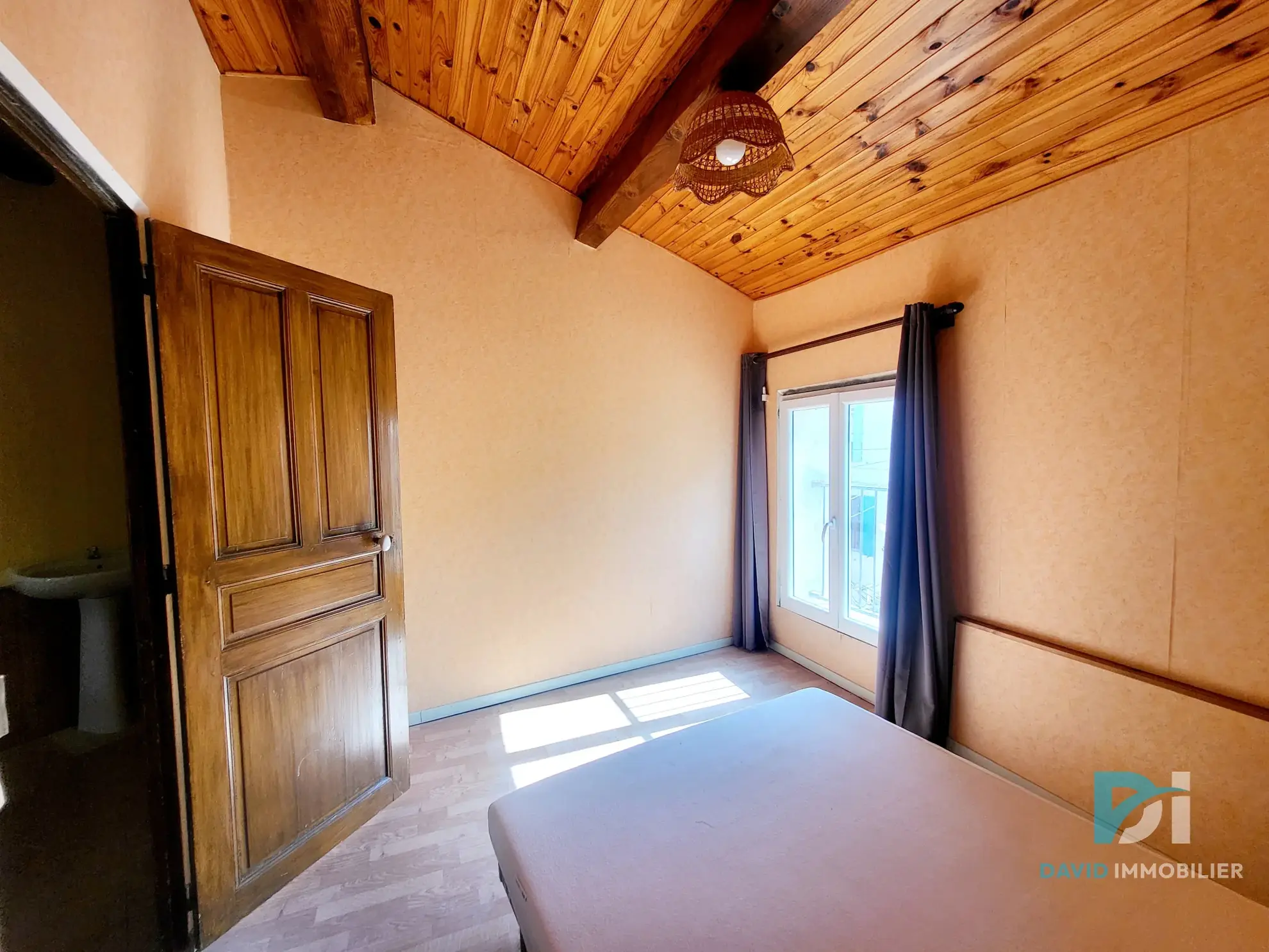 Maison de ville à Magalas avec cave et 2 chambres, parfait investissement immobilier 
