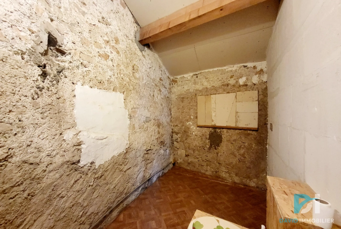 Maison de ville à Magalas avec cave et 2 chambres, parfait investissement immobilier 