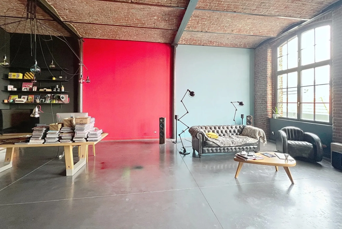 A vendre Loft spacieux de 150 m² à Tourcoing avec parking, cave et style industriel 