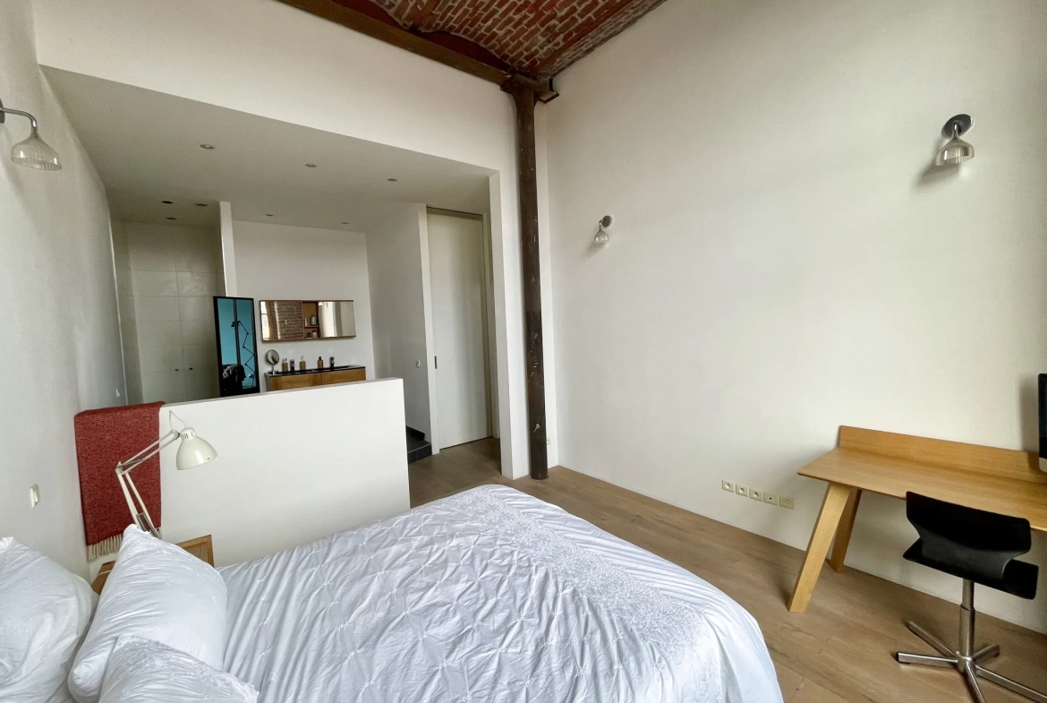 A vendre Loft spacieux de 150 m² à Tourcoing avec parking, cave et style industriel 