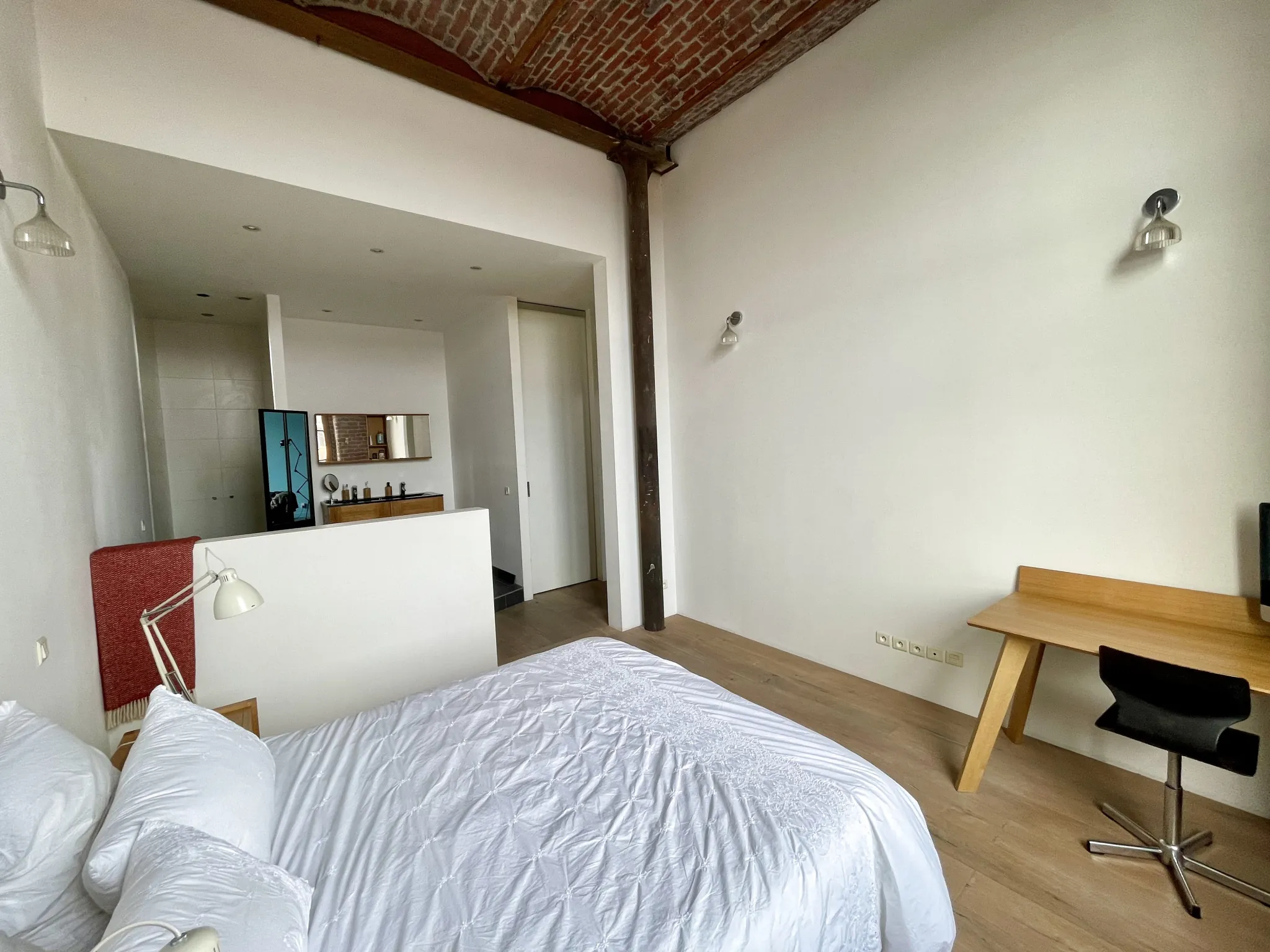A vendre Loft spacieux de 150 m² à Tourcoing avec parking, cave et style industriel 