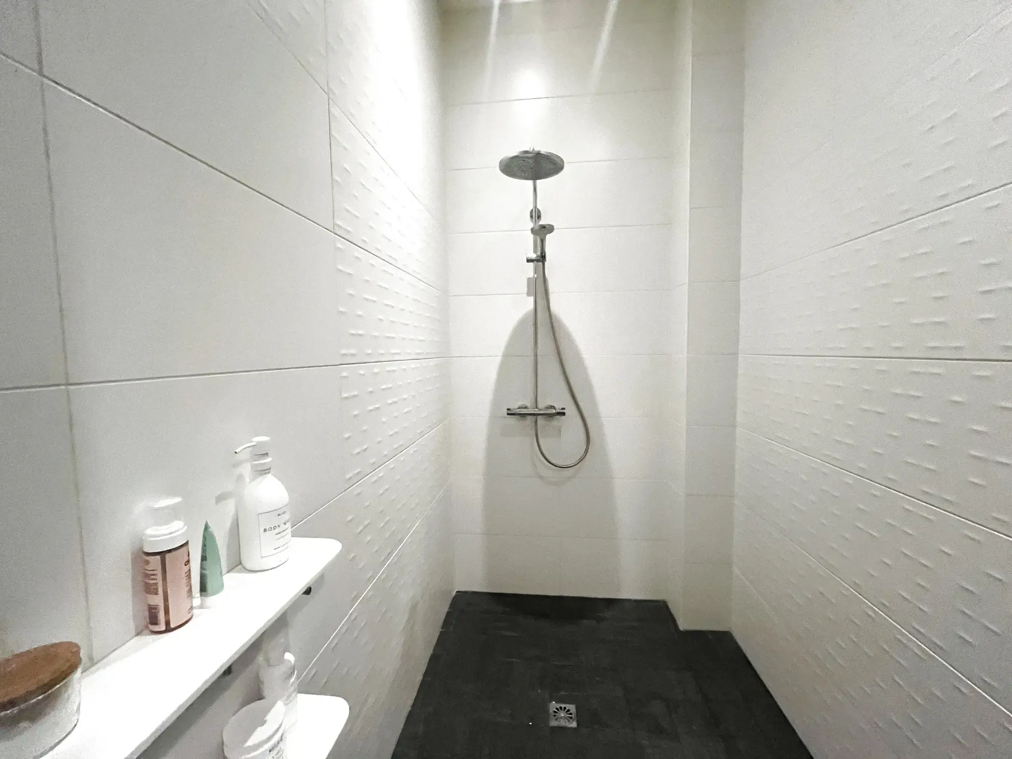 A vendre Loft spacieux de 150 m² à Tourcoing avec parking, cave et style industriel 