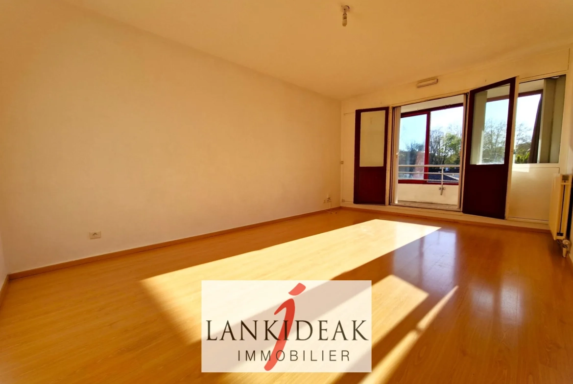 Appartement T2 de 49 m² avec terrasse et parking à Anglet 