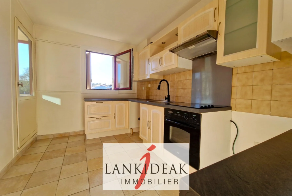 Appartement T2 de 49 m² avec terrasse et parking à Anglet 