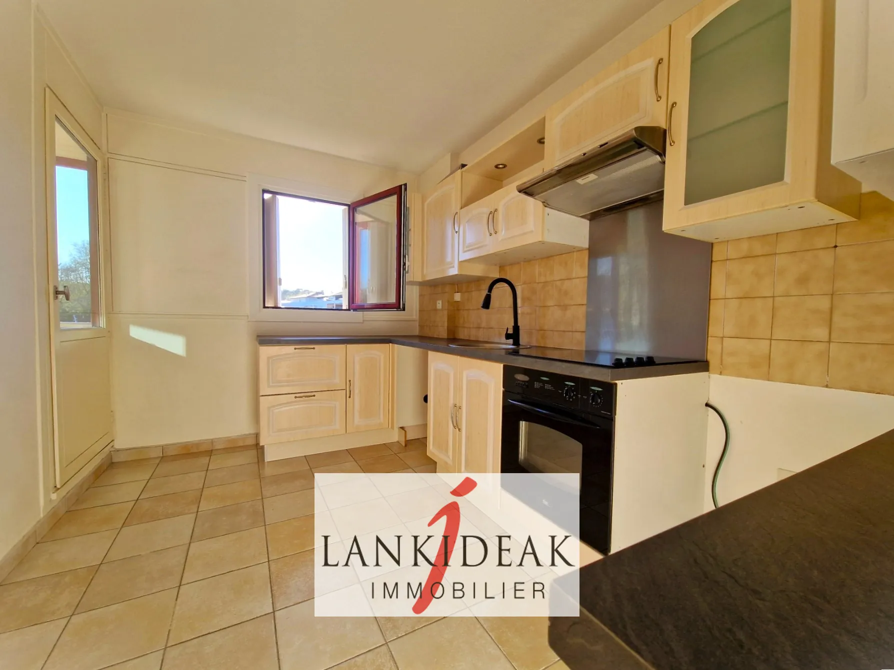 Appartement T2 de 49 m² avec terrasse et parking à Anglet 