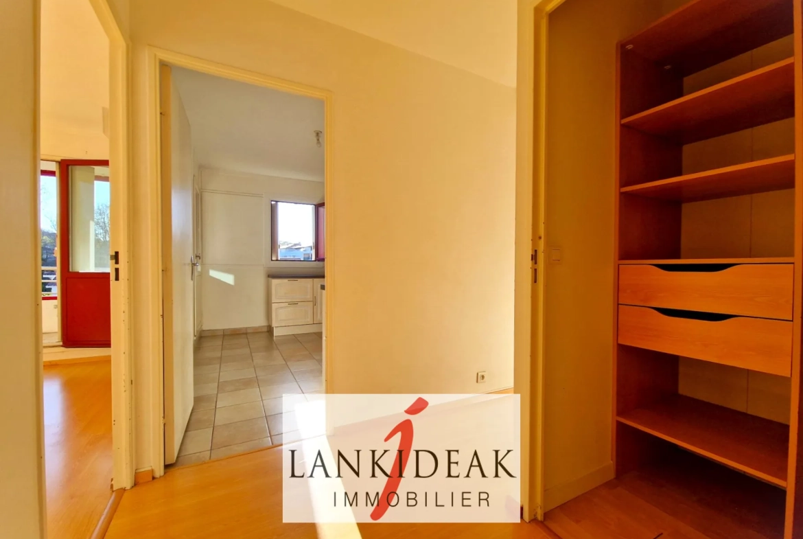 Appartement T2 de 49 m² avec terrasse et parking à Anglet 