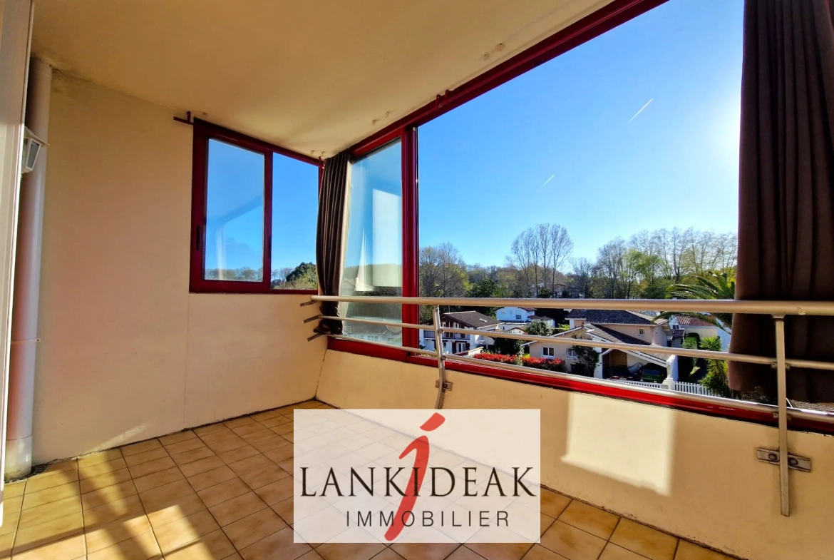 Appartement T2 de 49 m² avec terrasse et parking à Anglet 