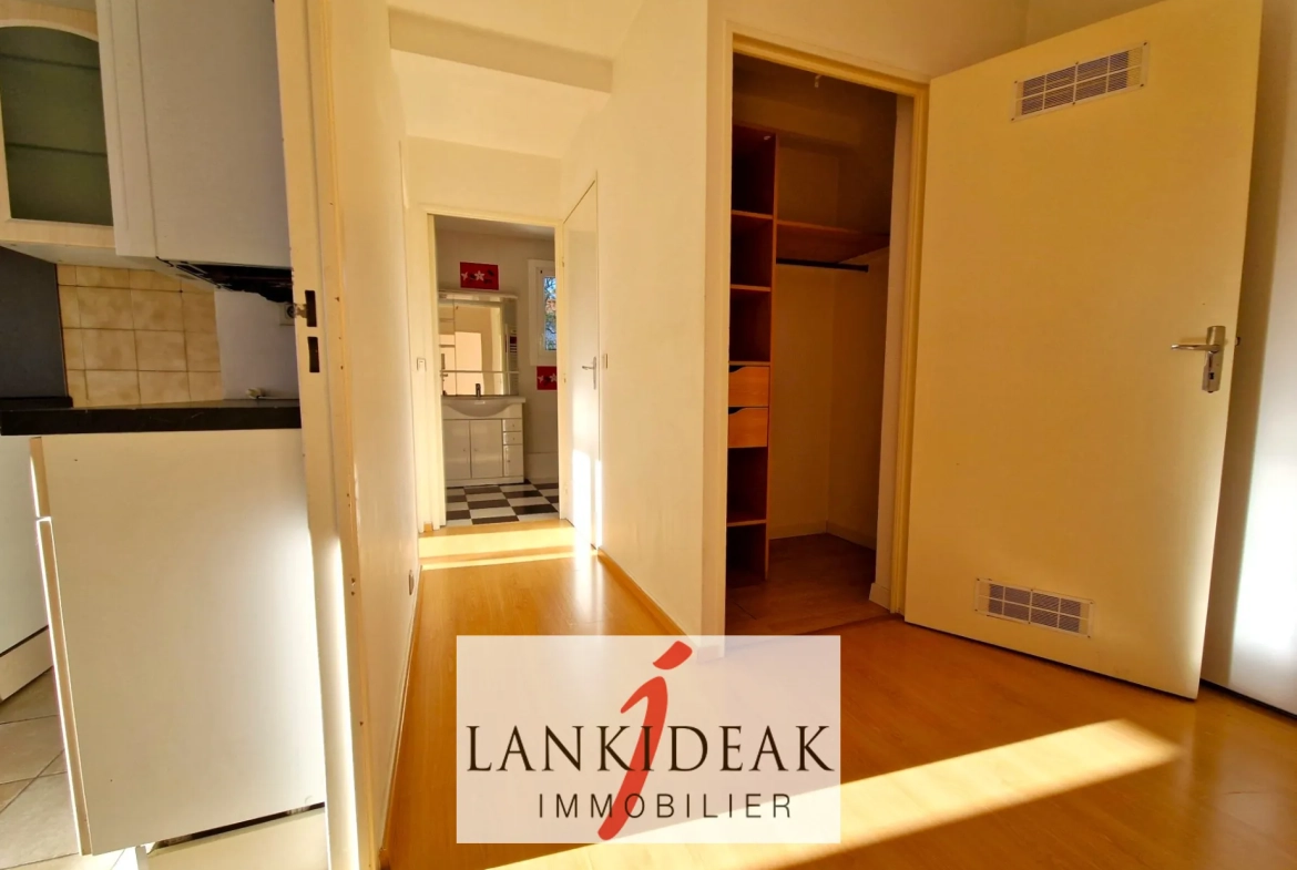 Appartement T2 de 49 m² avec terrasse et parking à Anglet 