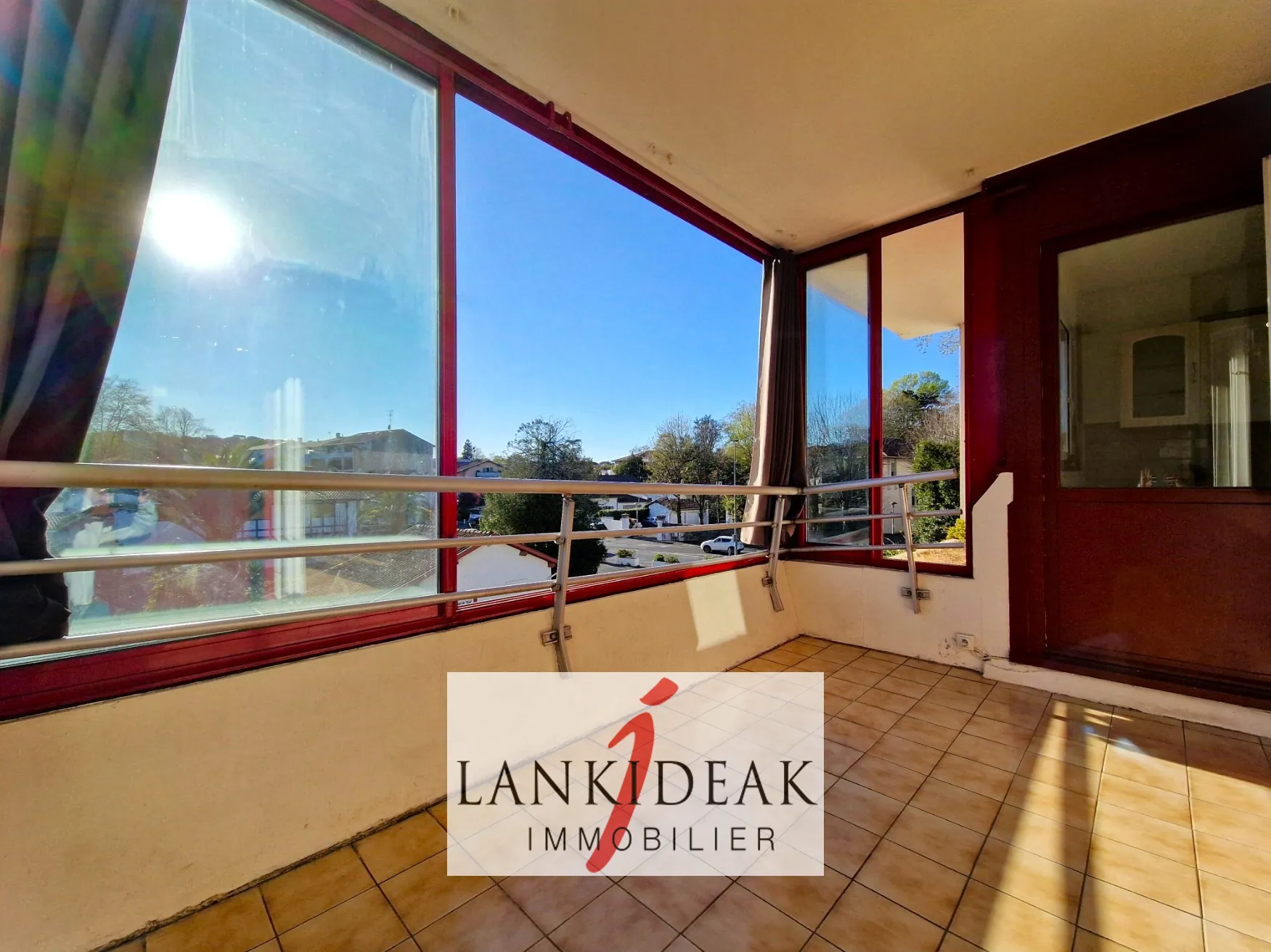 Appartement T2 de 49 m² avec terrasse et parking à Anglet 