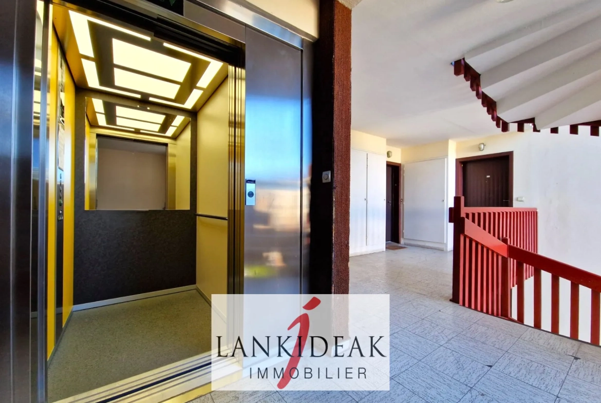Appartement T2 de 49 m² avec terrasse et parking à Anglet 