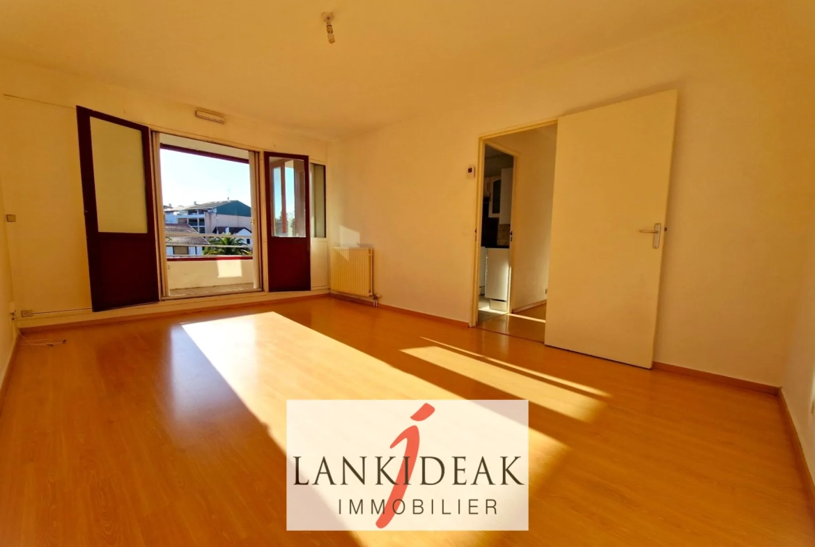 Appartement T2 de 49 m² avec terrasse et parking à Anglet 